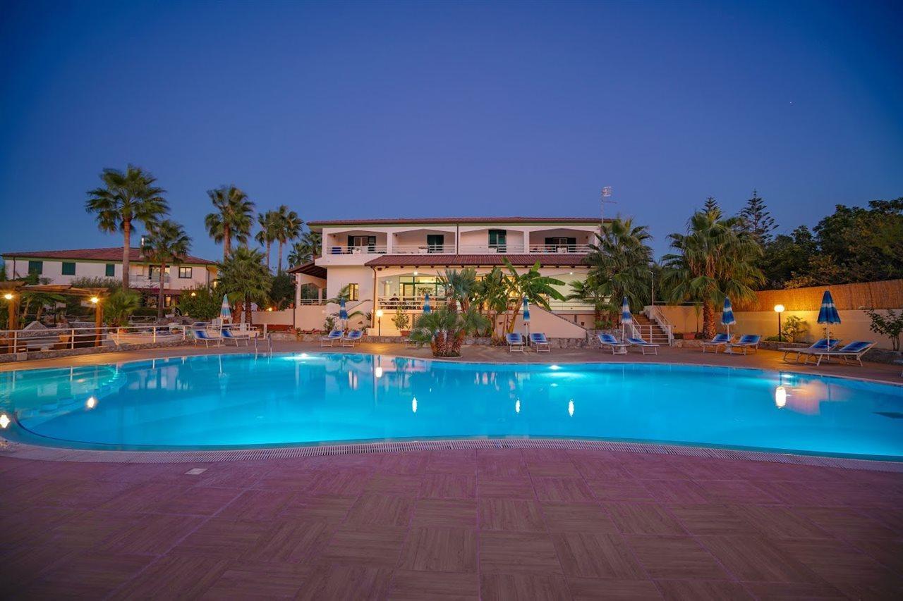 Hotel Residence Santa Monica 里卡迪 外观 照片